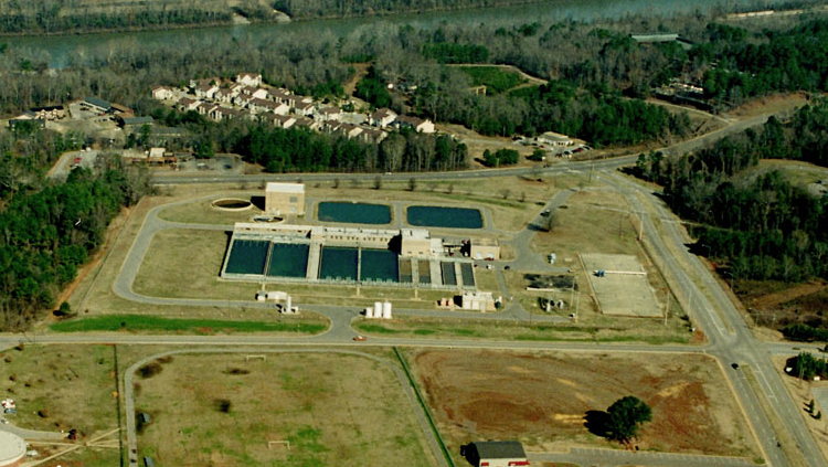Projects: Aerial view of water treatment plant building and ponds